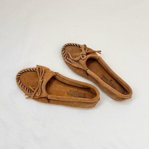 Minnetonka Tan Moccasins Classic Suede
